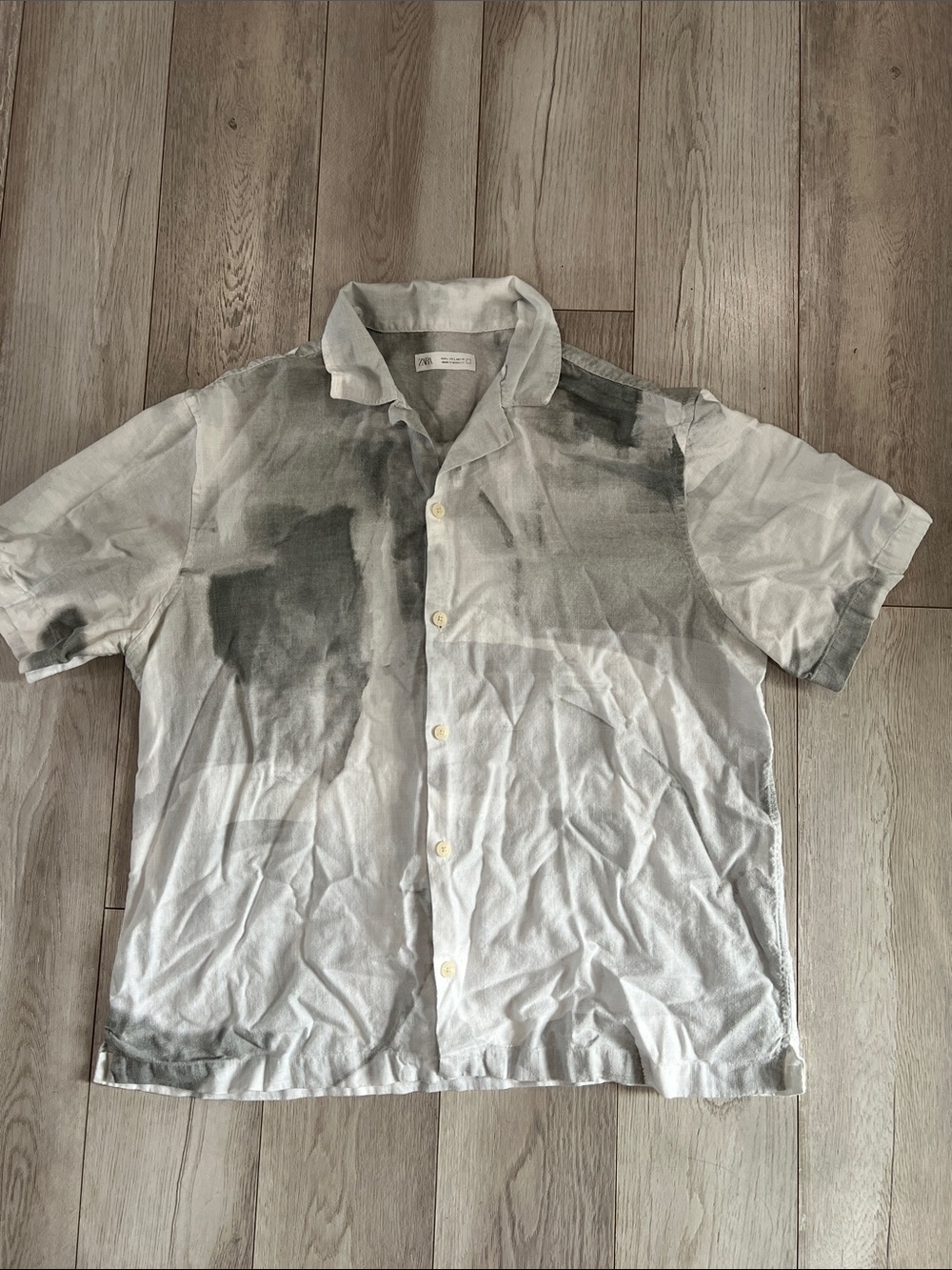 Zara White and Gray Short-Sleeve Button-Down Shirt with Washed Panels